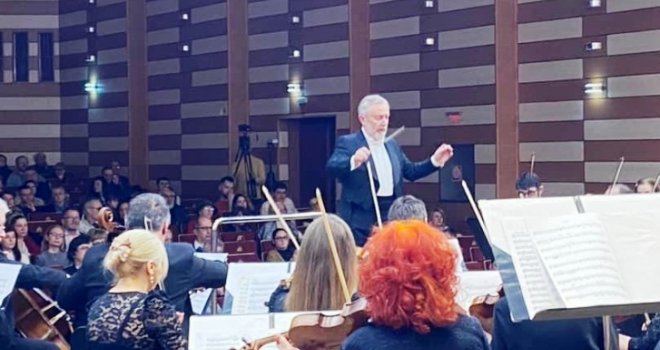 Pod palicom bh. maestra Emira Nuhanovića gala koncert u Krajovi: Sarajevskoj filharminiji za 100. rođendan
