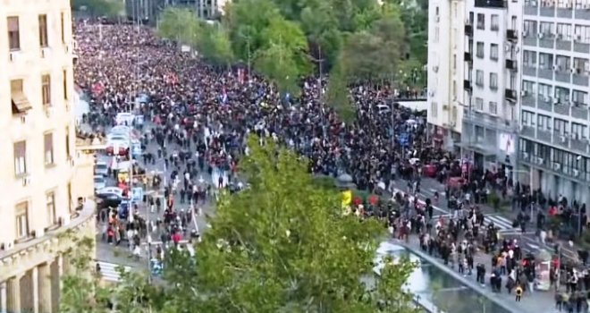 Uživo iz Beograda: Rijeka naroda sliva se ulicama, građani blokirali most Gazela...