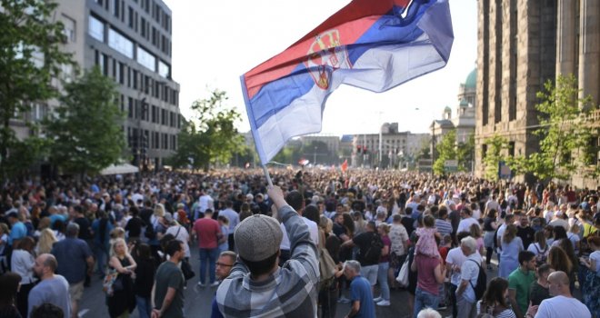 Peti protest 'Srbija protiv nasilja', ori se 'Vučiću odlazi': 'To što ste vi mladi izašli na ulice, što nećete da živite u oboljelom društvu daje nadu...'