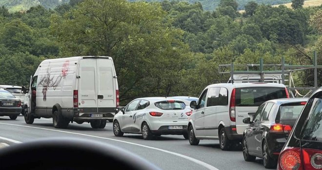 Malo prazničnog stresa: Duga kolona vozila od Tarčina ka Bradini pa sve do Konjica