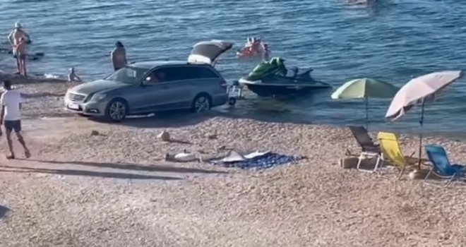 Bizarna scena sa hrvatske plaže izazvala bijes: 'Ovo može biti samo kod nas, kad krkani dođu autom među kupače'