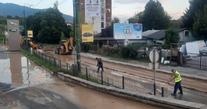 Još nije otklonjen kvar na vodovodnoj mreži u Alipašinoj ulici u Sarajevu