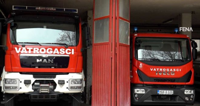 Gorio automobil u sarajevskom naselju Vratnik, policija vrši uviđaj