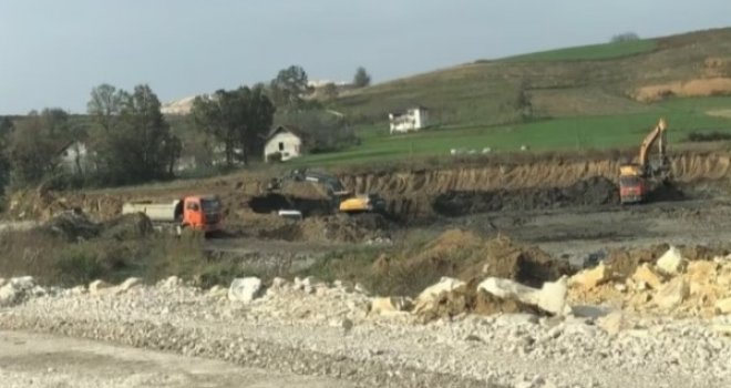 Iskopavanje uglja u Sanskom Mostu ugrozilo ljudske živote, jame stigle do kuća: 'Bojimo se... Rade šta hoće, kopaju kako hoće'