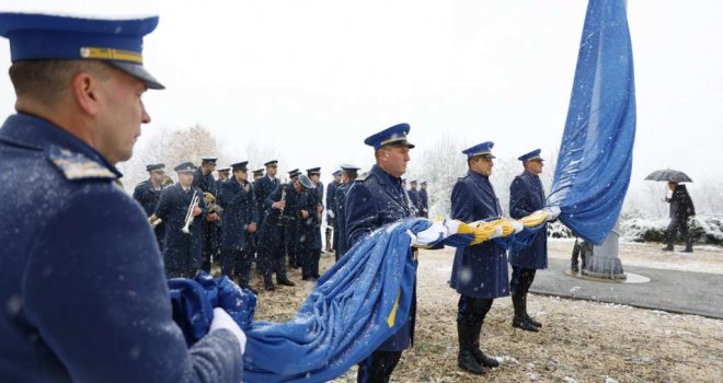 Podizanjem državne zastave na brdu Hum počelo obilježavanje Dana državnosti BiH