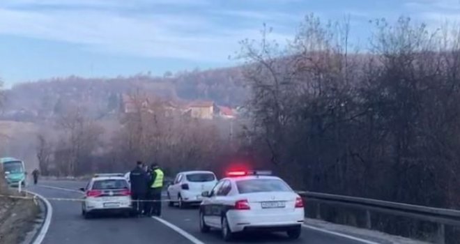 Teška nesreća u Rajlovcu: Muškarac poginuo u sudaru putničkog vozila i kombija
