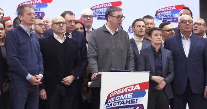 Sada je jasno, za Srbiju više nema šanse! Vučić je Šešelj i Milošević u jednom, a znakovito je i ko je sinoć stajao uz njega! 