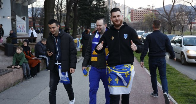 Zeničke ulice preplavili navijači 'Zmajeva' koji se nadaju debiju Denisa Huseinbašića