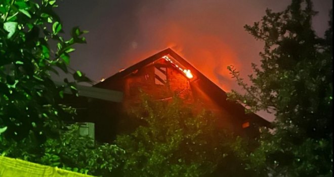 Strava u Sarajevu: U porodičnoj kući pronađena tri mrtva tijela, požar trajao satima