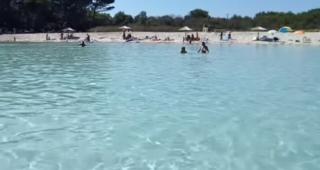 Jedna od napoznatijih plaža na Jadranu ove je godine razočarala turiste:  Tako ne izgleda u brošurama