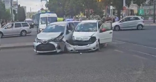 Saobraćajna nesreća u centru Sarajeva: Jedna osoba povrijeđena