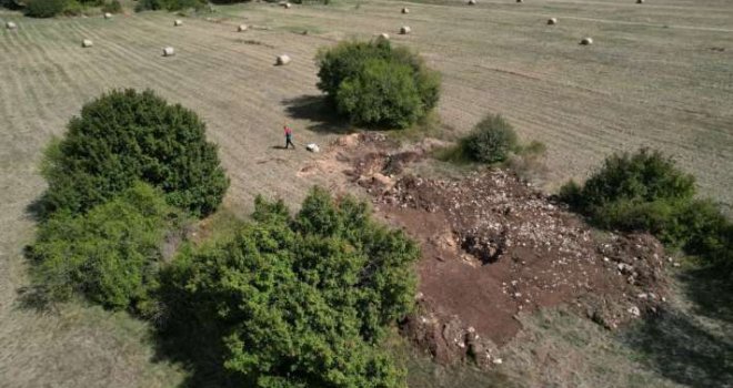 Bagerom uništili ranokršćansku baziliku kod Tomislavgrada: Sve prekopali, ostavili iskopane kosti... Šta su tražili?!