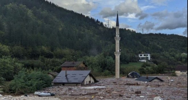 Kataklizmične scene u Hercegovini: Džamija u Donjoj Jablanici u potpunosti poplavljena, vidi se samo munara