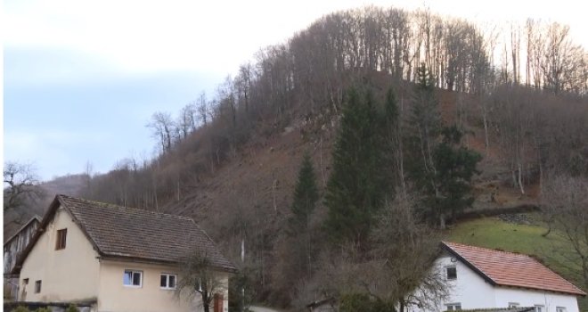 Novo klizište u Fojnici, građani u strahu: 'Stradaće sve u slivu rijeke Bosne, ovo se mora riješiti sad!' 