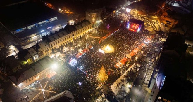 Uspješan javni doček Nove godine u Tuzli, više od 10.000 posjetilaca