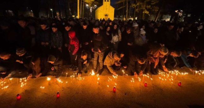 Širom Crne Gore građani pale svijeće za nedužne žrtve masakra na Cetinju