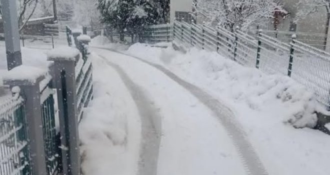 Trudnica u Sarajevu zapela na cesti, počela da se porađa: Grtalica nije mogla očistiti cijelu ulicu...  