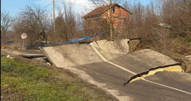 Aktivirano još jedno klizište: Na putu prema Tešnju saobraćaj obustavljen, a cesta uništena