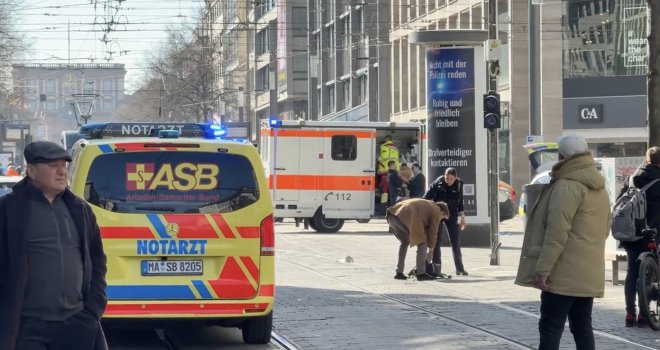 Automobil se zaletio u masu u Mannheimu, poginula najmanje jedna osoba