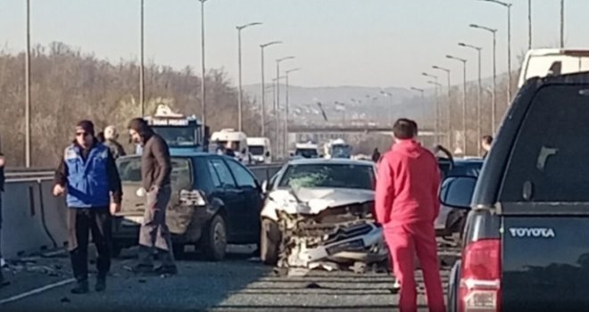 Teška saobraćajna nesreća kod Zalužana, blokiran saobraćaj prema Banjoj Luci