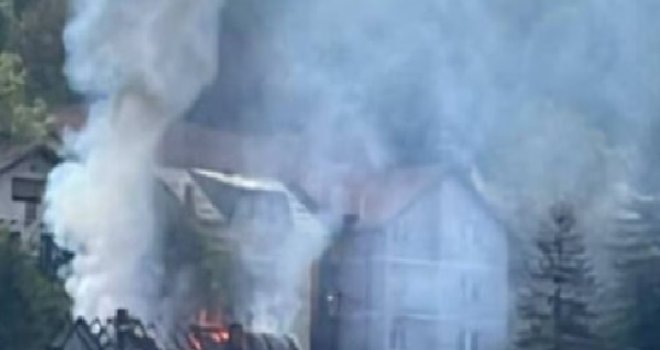 Gori kuća u Sarajevu, ekipe vatrogasaca na terenu