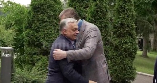 Čvrsti zagrljaj dva predsjednika: Orban iznenada i nenajavljeno stigao u Beograd i sastao se sa Vučićem