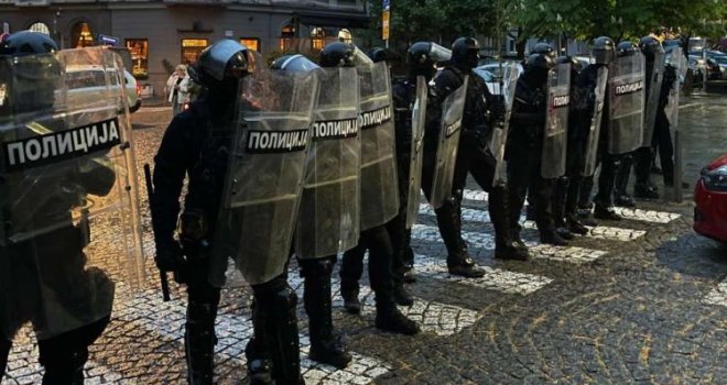 Neredi na protestima u Vrbasu i Bačkoj Palanci: Više osoba povrijeđeno