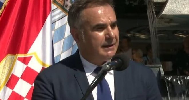 Kad Baja stane zbog ezana: Ko je general Stanko Sopta koji je zaustavio ceremoniju dok ne završi ezan sa obližnje džamije?