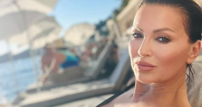 Nina Badrić u nikad vrelijem izdanju: Skinula se u kupaći kostim i poručila da ljetu nije kraj
