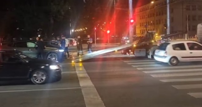Šta se večeras dešavalo na Marijin Dvoru: Specijalci MUP-a KS u akciji, jedno vozilo oduzeto