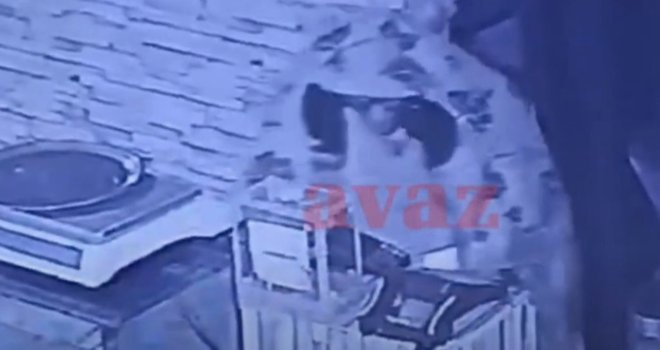 Pogledajte kako je lopov sa dekom na glavi opljačkao buregdžinicu u Sarajevu