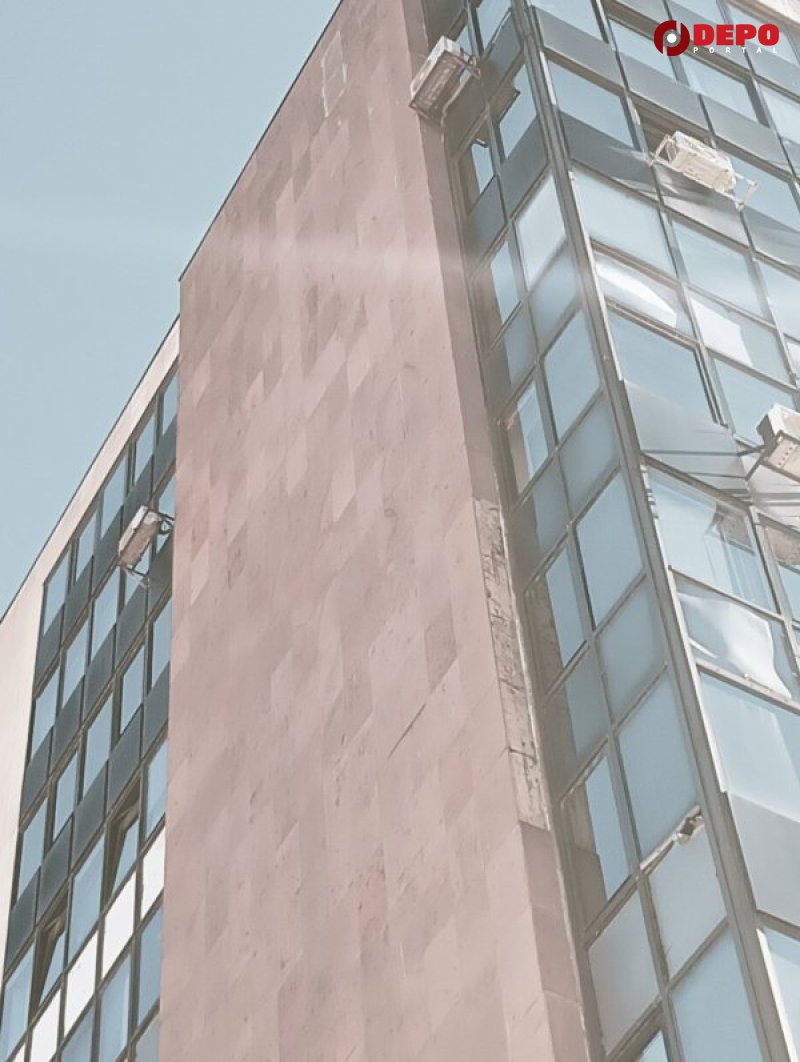 upi-neboder-popravljena-fasada-1 upi-neboder-popravljena-fasada-1