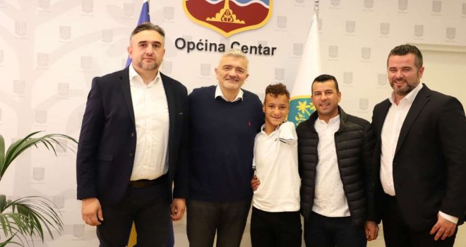 Ismailu Zulfiću uručeni ključevi moderno uređenog stana u centru Sarajeva: Svaki njegov nastup potvrda je da granice ne postoje