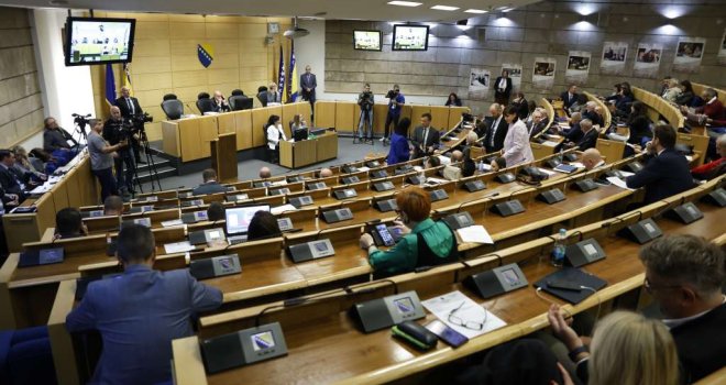 Isak: 'Ne znam jesu li poruke autentične'